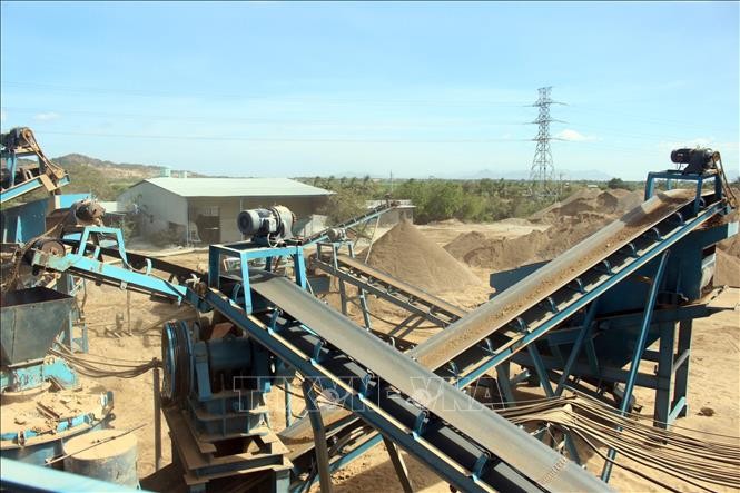 Để cát nhân tạo (cát nghiền) dần thay thế cát tự nhiên 