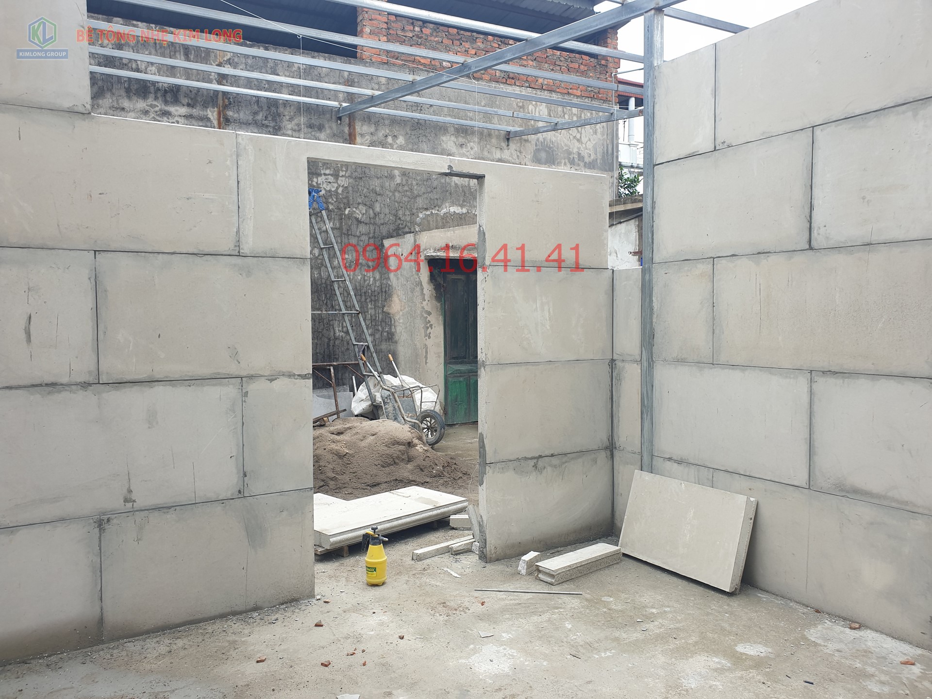 lan-dau-ghep-panel-be-tong-nhe-eps-kim-long-cac-bac-tho-xay-dong-anh-chi-mat-mot-buoi-la-thanh-thao